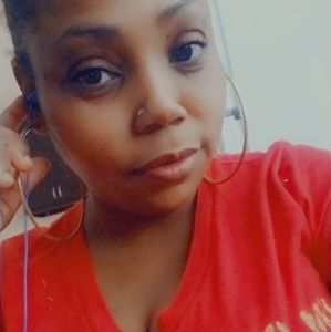 Meet your Posher, Dee dee